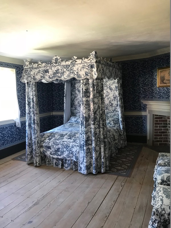 bed room inside the main house at Mt Vernon