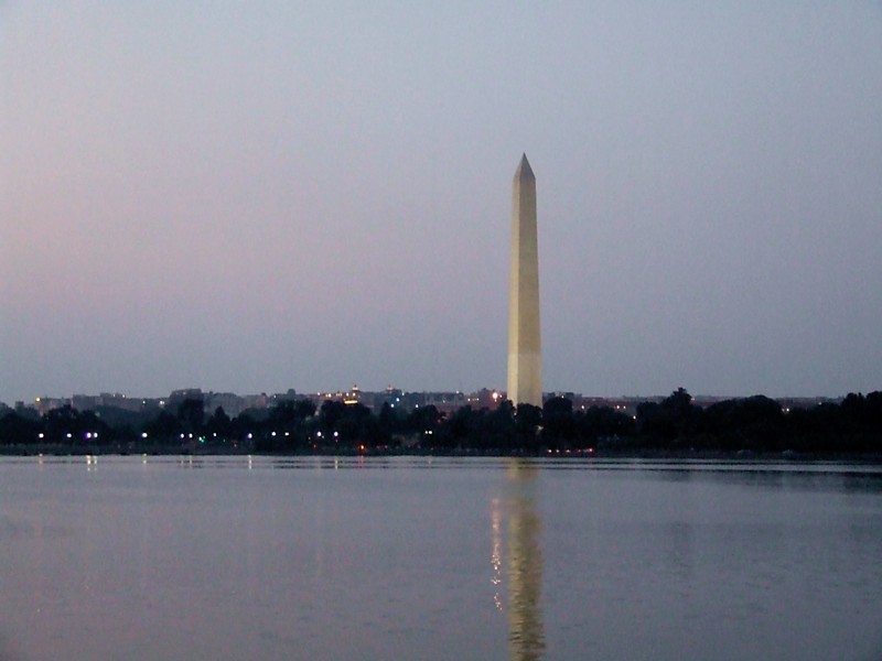 Washington Memorial at dusk